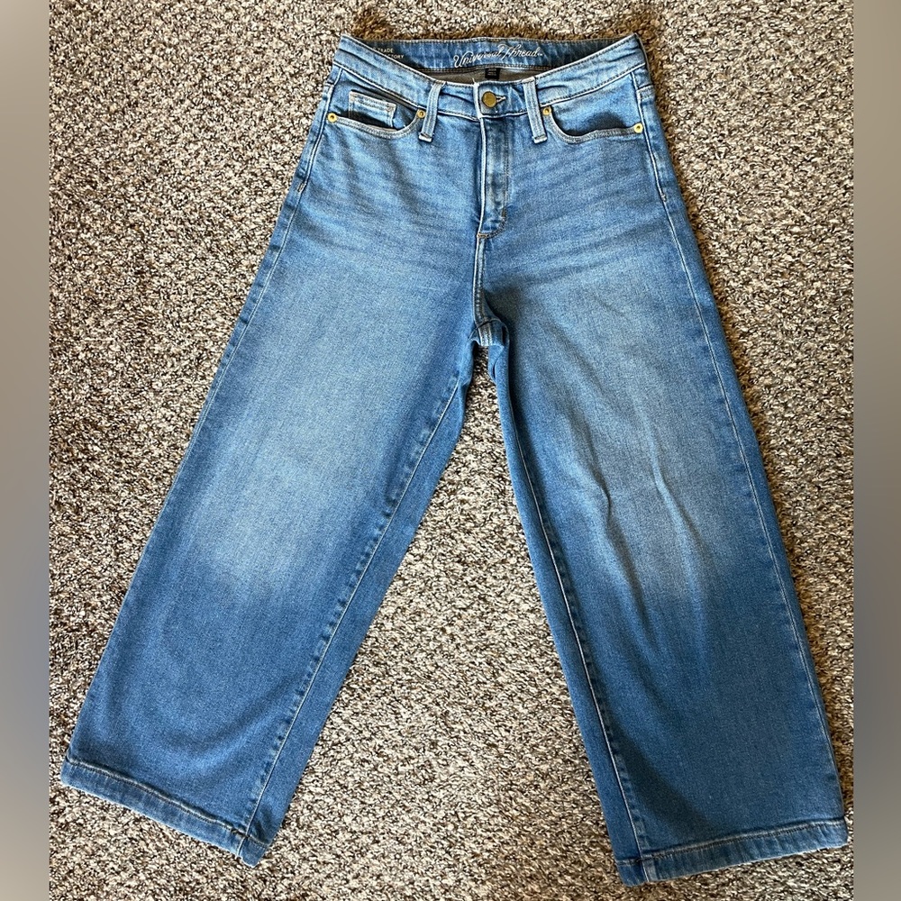 Universal Thread | Highest Rise High Waisted Wide Leg Crop Jeans | Size 2/26